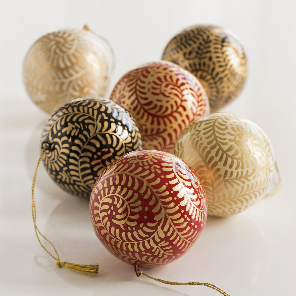 6 Papiermaché Christbaumkugeln Udhampur Bunt 6 Papiermaché Christbaumkugeln Udhampur Bunt