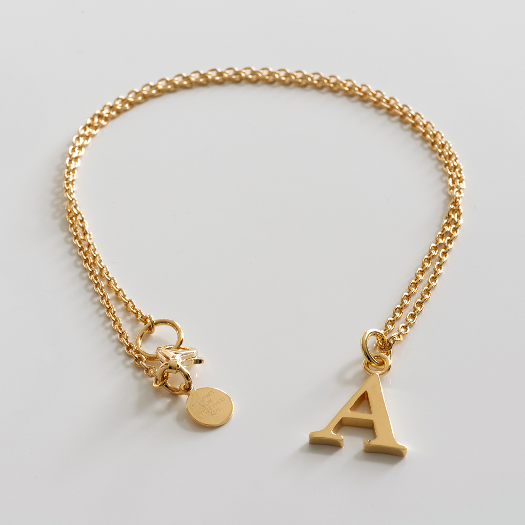 Marjana von Berlepsch Buchstabenkette Silber vergoldet A Marjana von Berlepsch Buchstabenkette Silber vergoldet A
