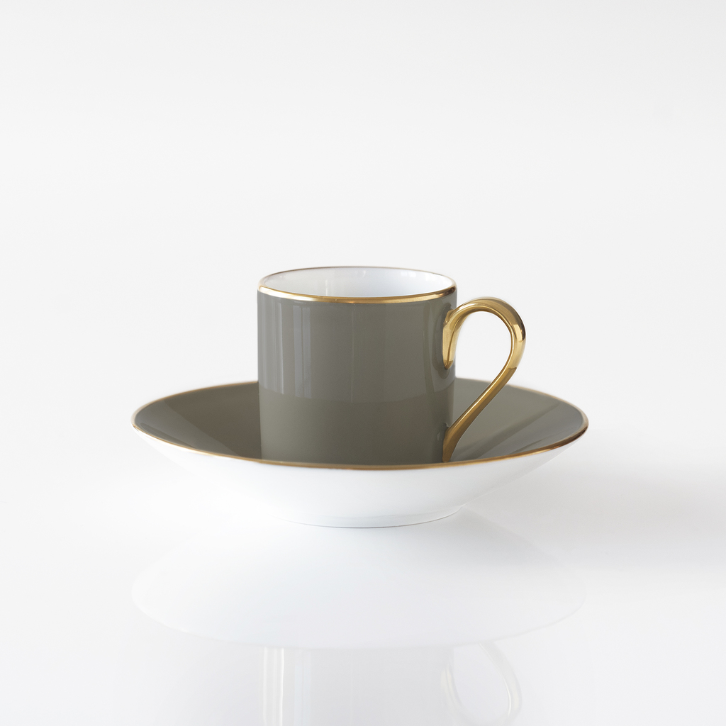Porcelaine de Limoges Mokkatasse mit Golddekor Mausgrau Porcelaine de Limoges Mokkatasse mit Golddekor Mausgrau