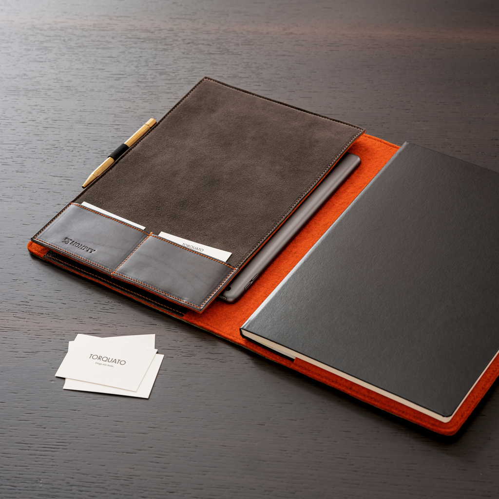 Mompty X Torquato Notizbuch- und Tablet-Hülle - 2 Mompty X Torquato Notizbuch- und Tablet-Hülle - 2