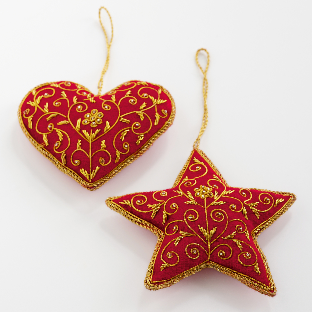 Zardozi-Baumschmuck Herz und Stern Rot