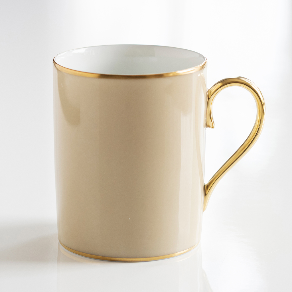 Porcelaine de Limoges Becher mit Golddekor Beige Porcelaine de Limoges Becher mit Golddekor Beige