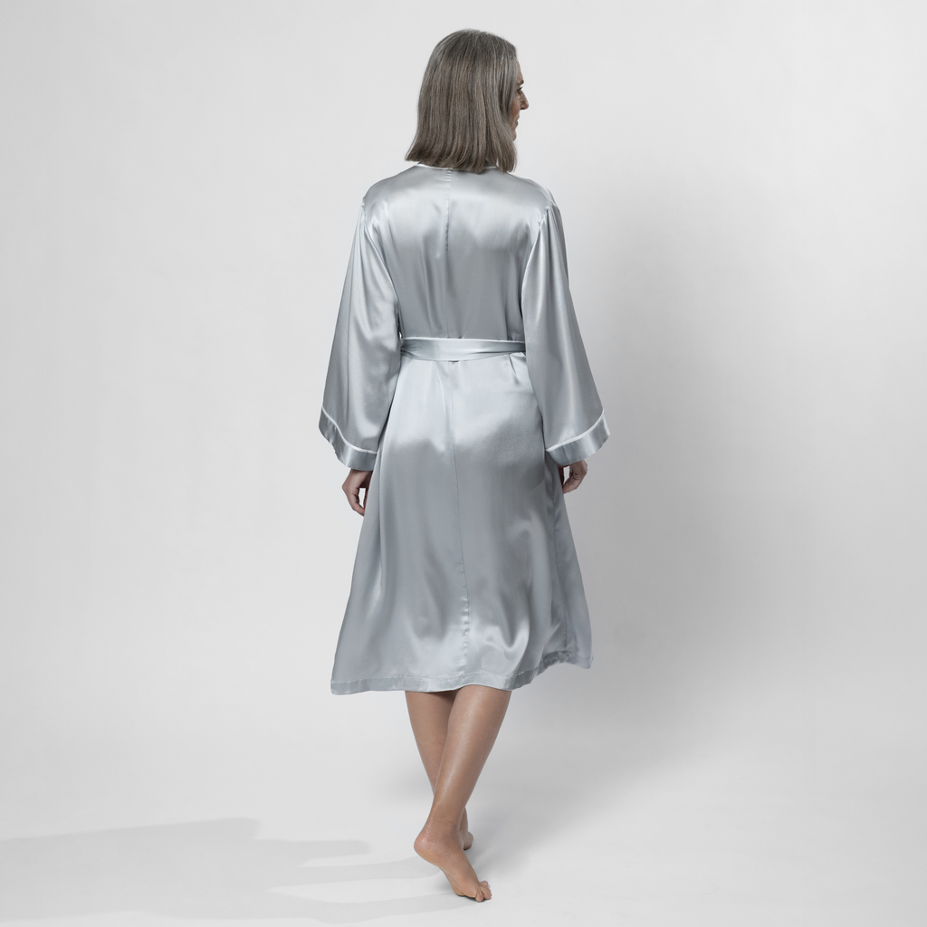 Morgenmantel aus Seide Platingrau - 3 Morgenmantel aus Seide Platingrau - 3