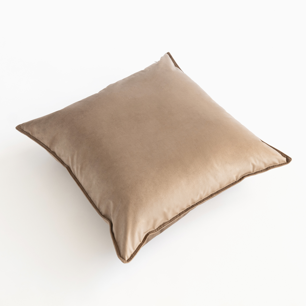 Samtkissen Celeste Taupe 60 x 60 cm Samtkissen Celeste Taupe 60 x 60 cm