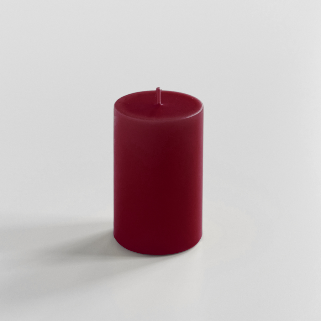 Ester & Erik Stumpenkerze 10 cm Ø 7 cm Wine Red Ester & Erik Stumpenkerze 10 cm Ø 7 cm Wine Red