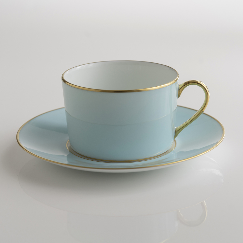 Porcelaine de Limoges Tasse mit Untertasse Opal Porcelaine de Limoges Tasse mit Untertasse Opal