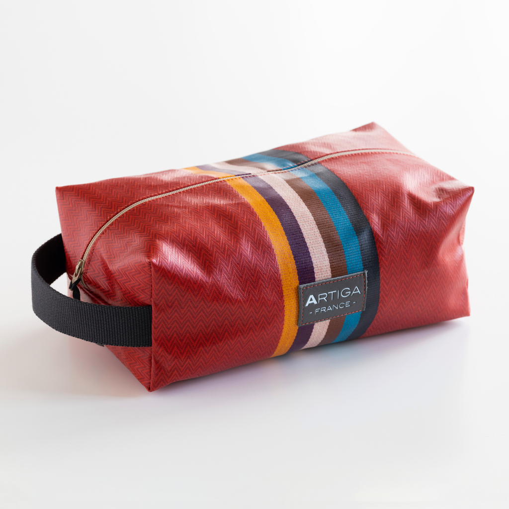 Waschzeugtasche Chevron von Artiga Klein Rot Waschzeugtasche Chevron von Artiga Klein Rot