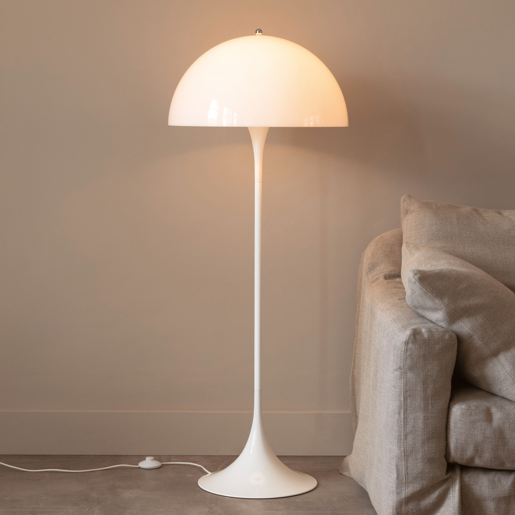 Louis Poulsen Stehlampe Panthella Acryl Opalweiß