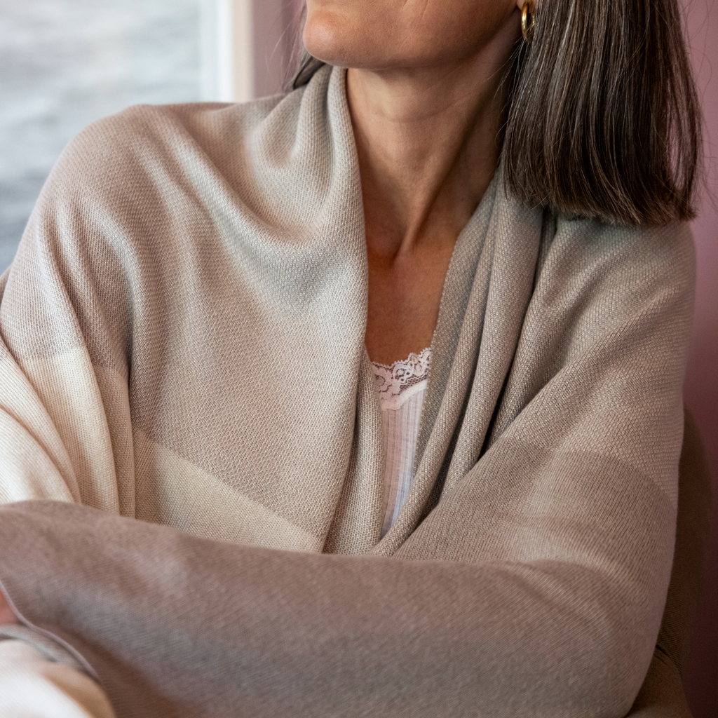 Seidenplaid Koharu Taupe-Creme - 3 Seidenplaid Koharu Taupe-Creme - 3