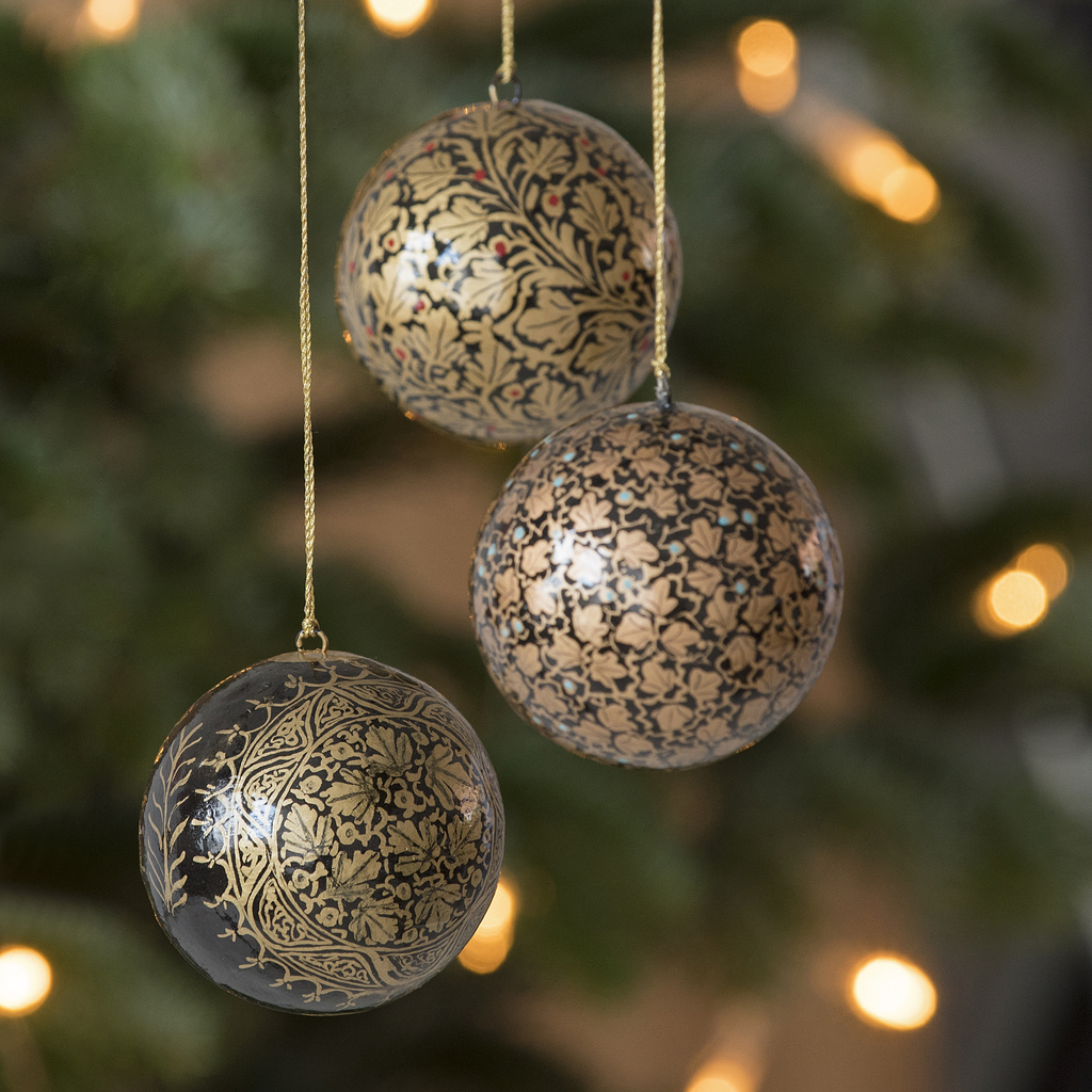 6 Papiermaché Christbaumkugeln Udhampur Schwarz und Gold - 2