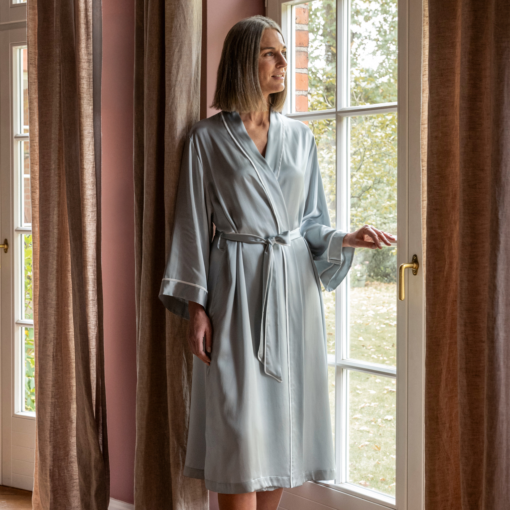 Morgenmantel aus Seide Platingrau - 4 Morgenmantel aus Seide Platingrau - 4