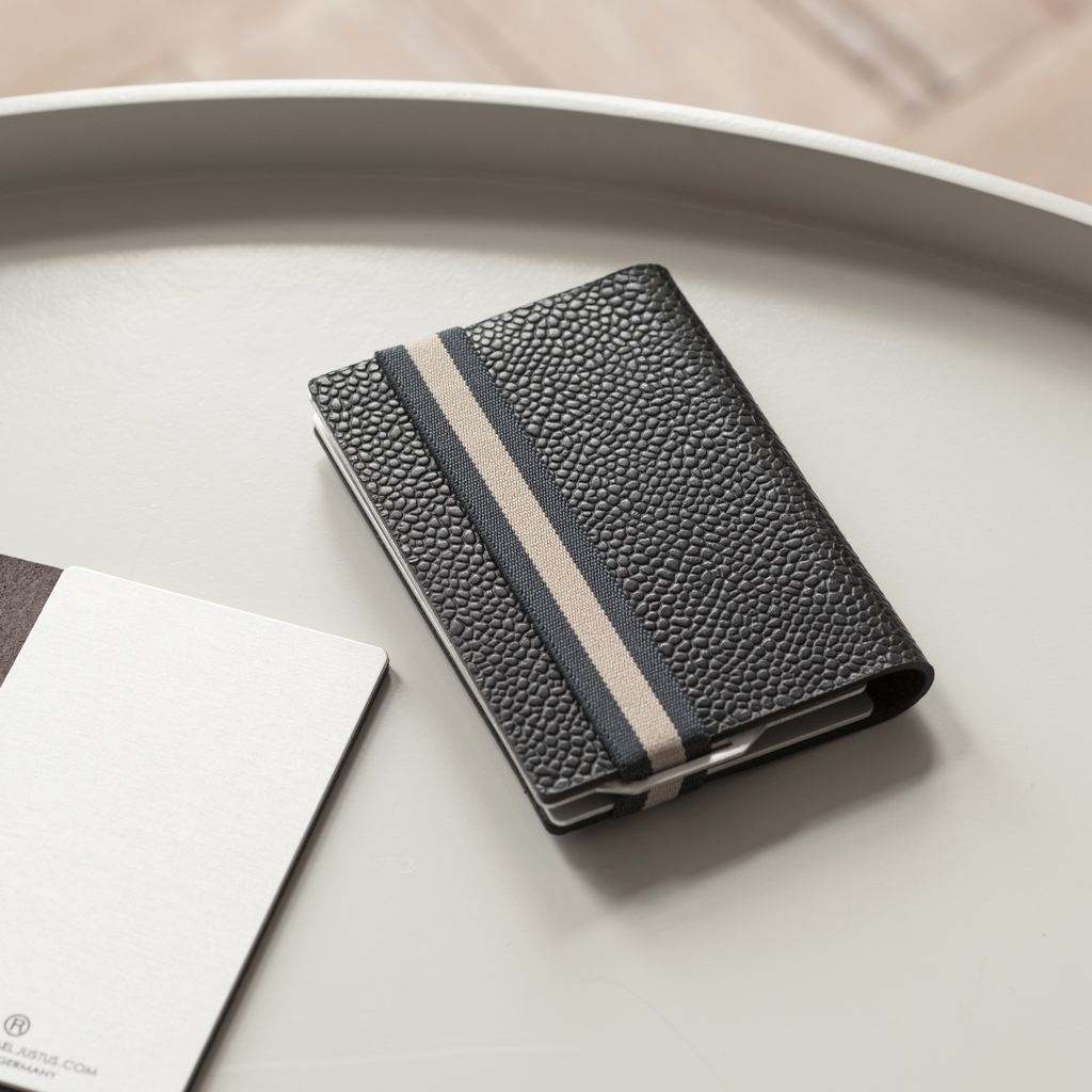 Q7 Wallet Classy Black / Navy Q7 Wallet Classy Black / Navy