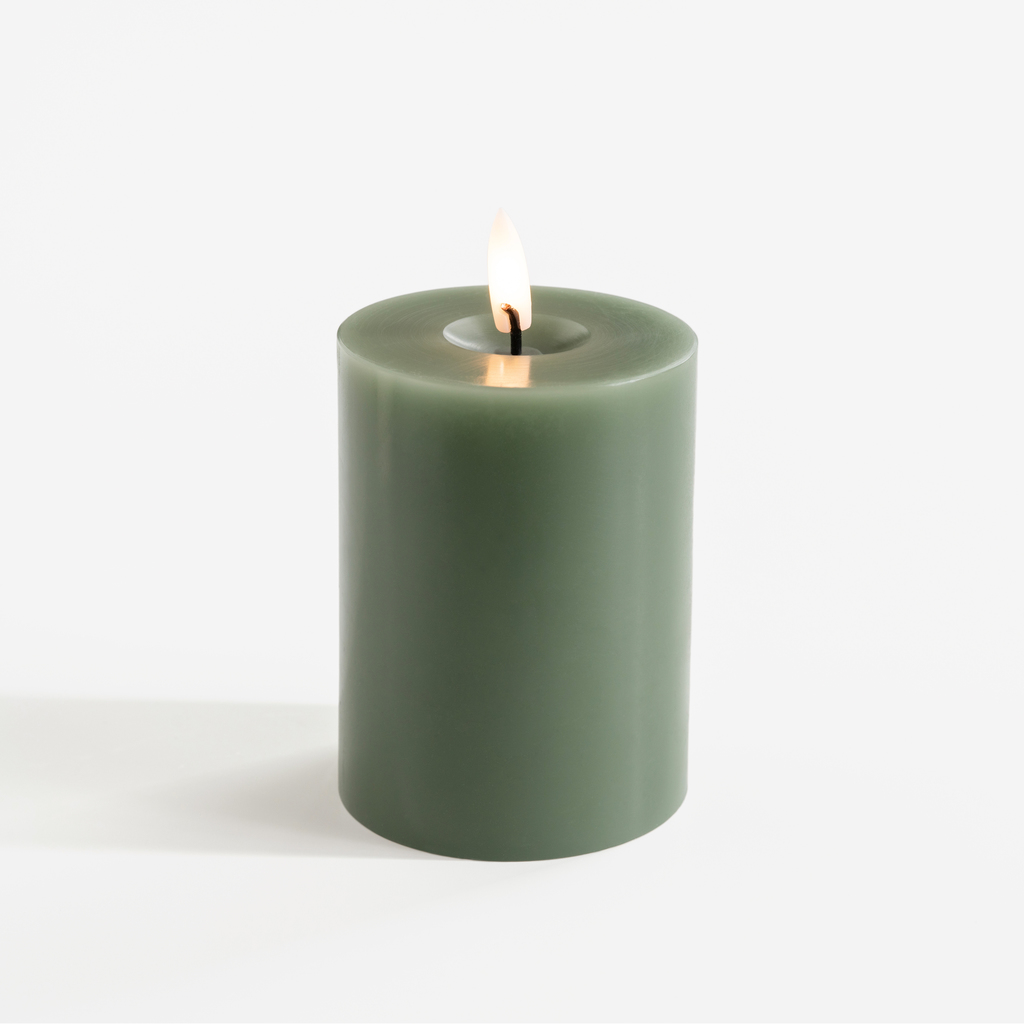 Ester & Erik LED Stumpenkerze Green Soil 10 cm Ester & Erik LED Stumpenkerze Green Soil 10 cm