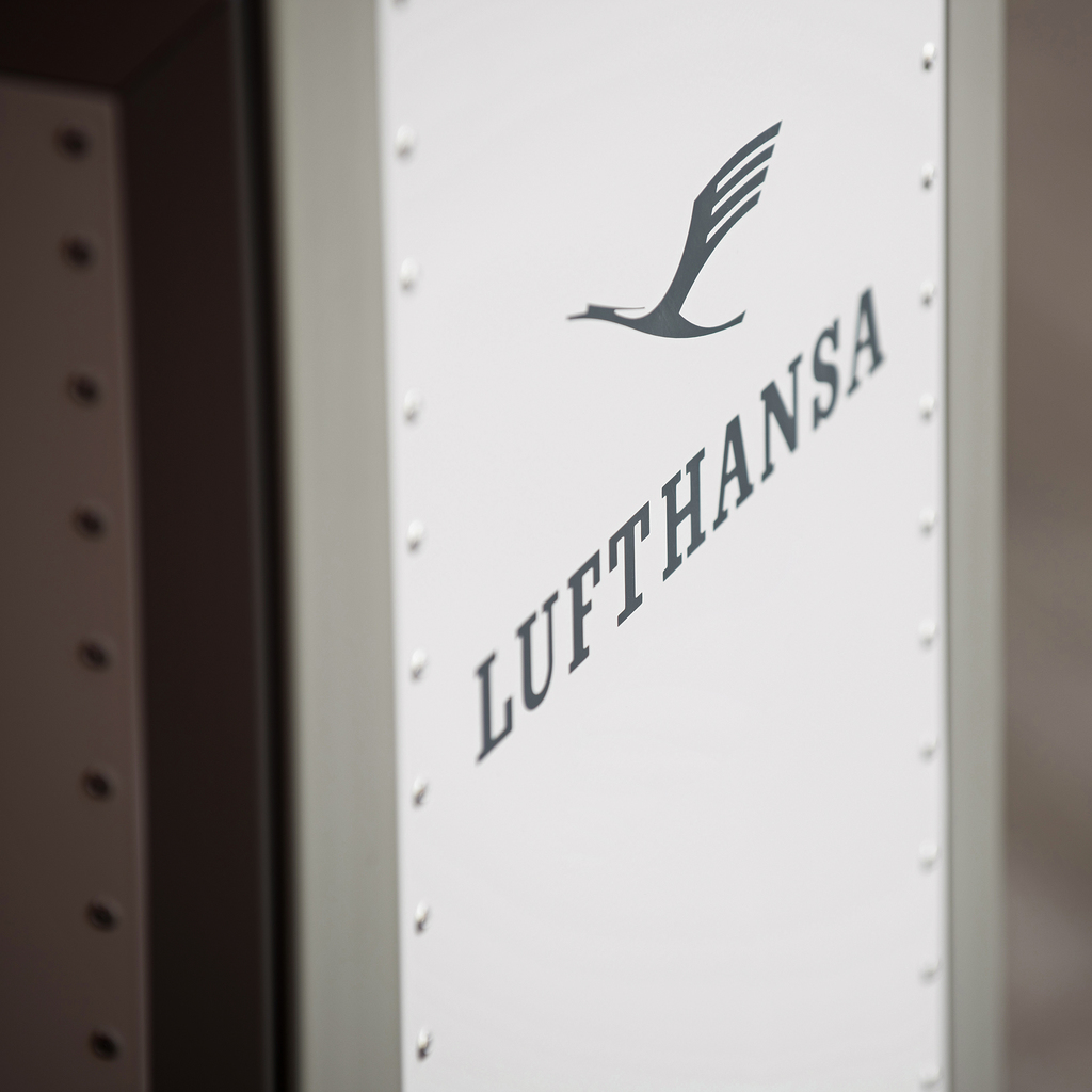 Lufthansa Cocktail Trolley - 4