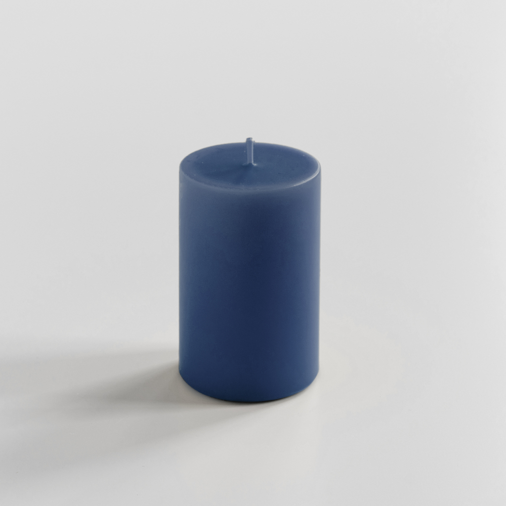 Ester & Erik Stumpenkerze 10 cm Ø 7 cm Blue Ester & Erik Stumpenkerze 10 cm Ø 7 cm Blue