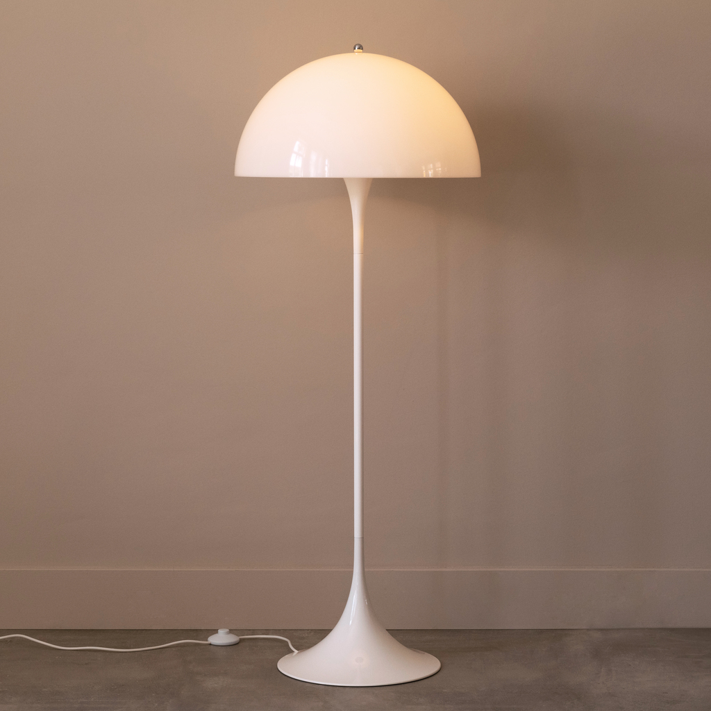 Louis Poulsen Stehlampe Panthella Acryl Opalweiß