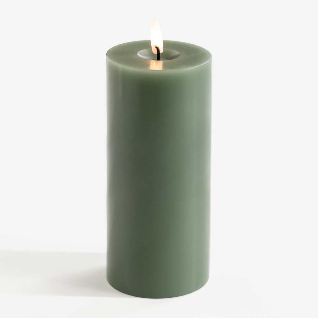 Ester & Erik LED Stumpenkerze Green Soil 15 cm Ester & Erik LED Stumpenkerze Green Soil 15 cm
