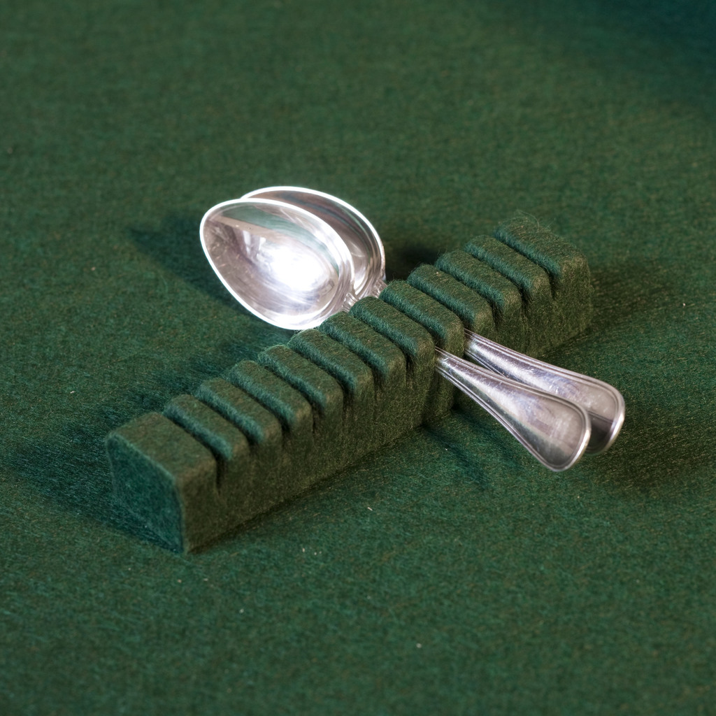 Besteckhalter für 12 kl. Teile Besteckhalter für 12 kl. Teile