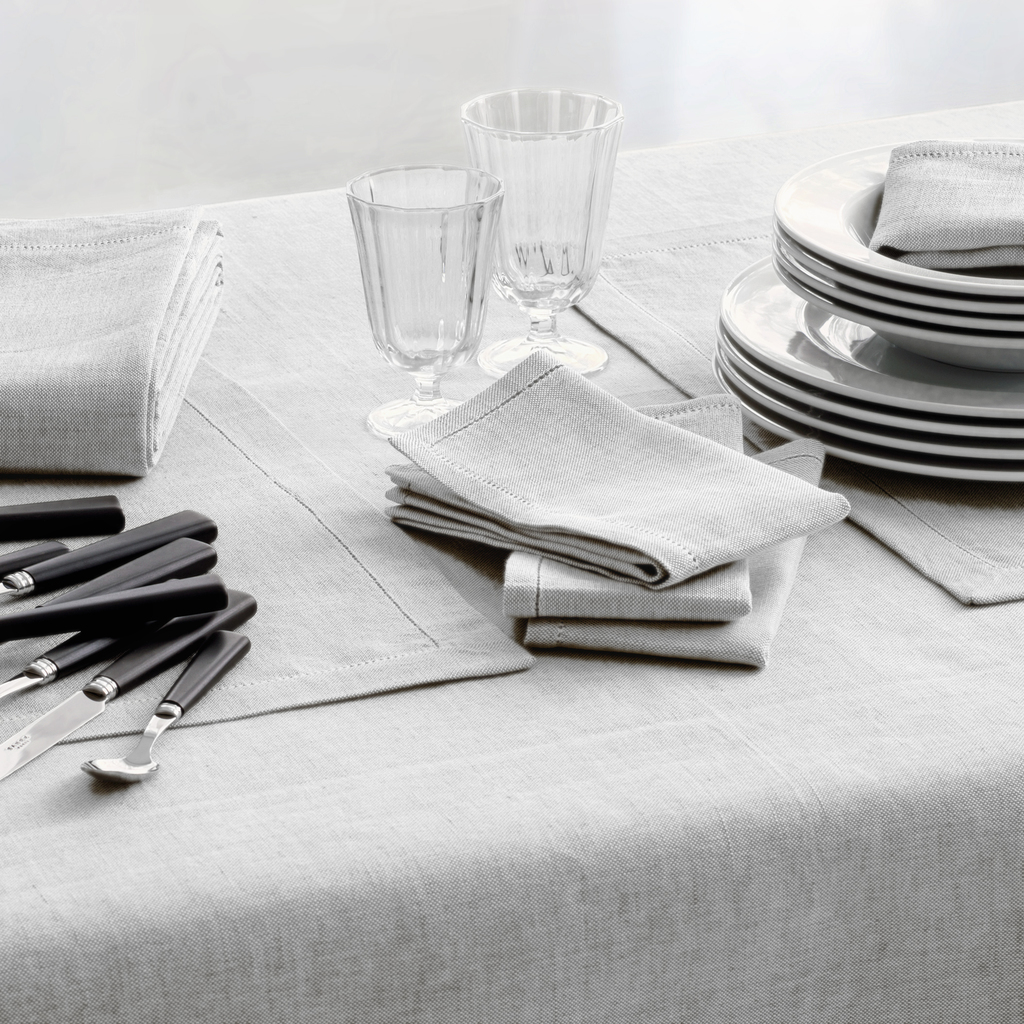 Busatti Tischdecke 140 x 140 cm Weiß Busatti Tischdecke 140 x 140 cm Weiß