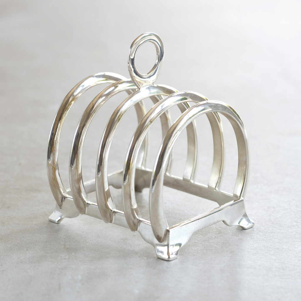 Silberner Toastständer aus massivem Messing Silberner Toastständer aus massivem Messing