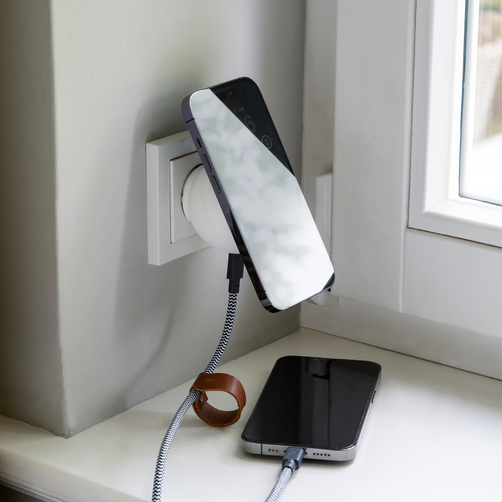Magnetic Wallcharger - 2 Magnetic Wallcharger - 2