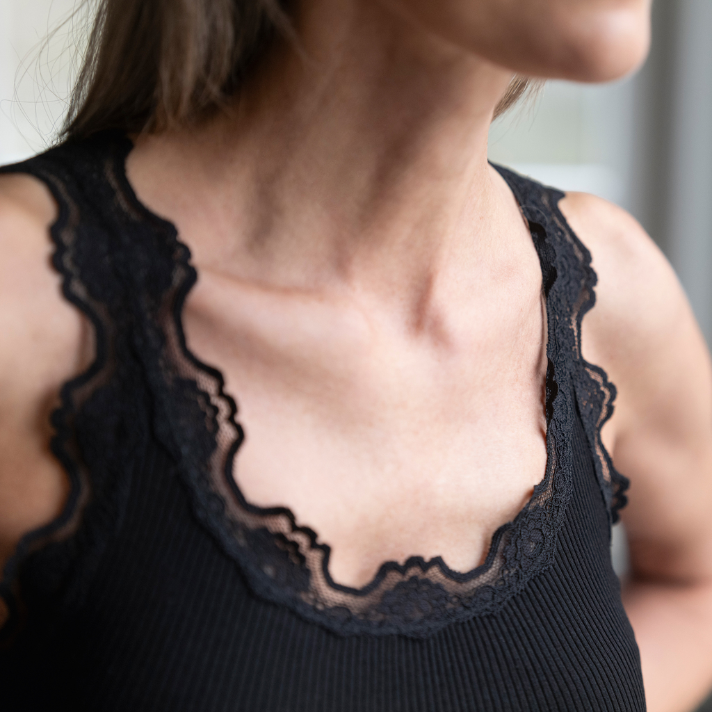 Rosemunde Seidentop mit Spitze Babette Schwarz S - 4