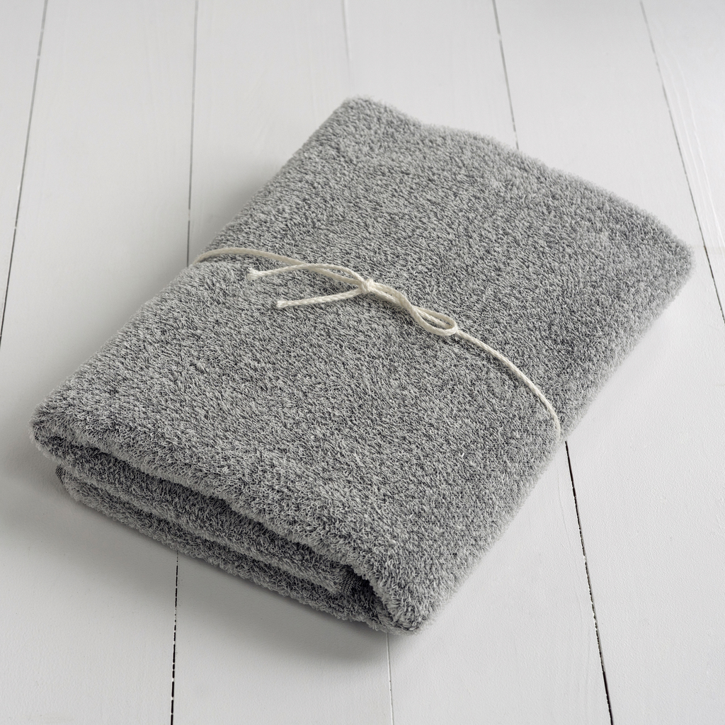 Axlings X Torquato Duschtuch Grau 70 x 140 cm Axlings X Torquato Duschtuch Grau 70 x 140 cm