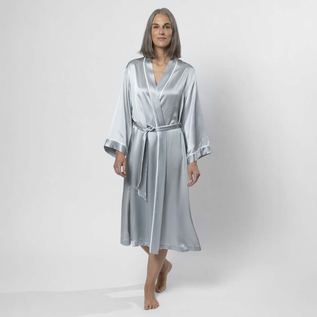 Morgenmantel aus Seide Platingrau Gr. S / M Morgenmantel aus Seide Platingrau Gr. S / M