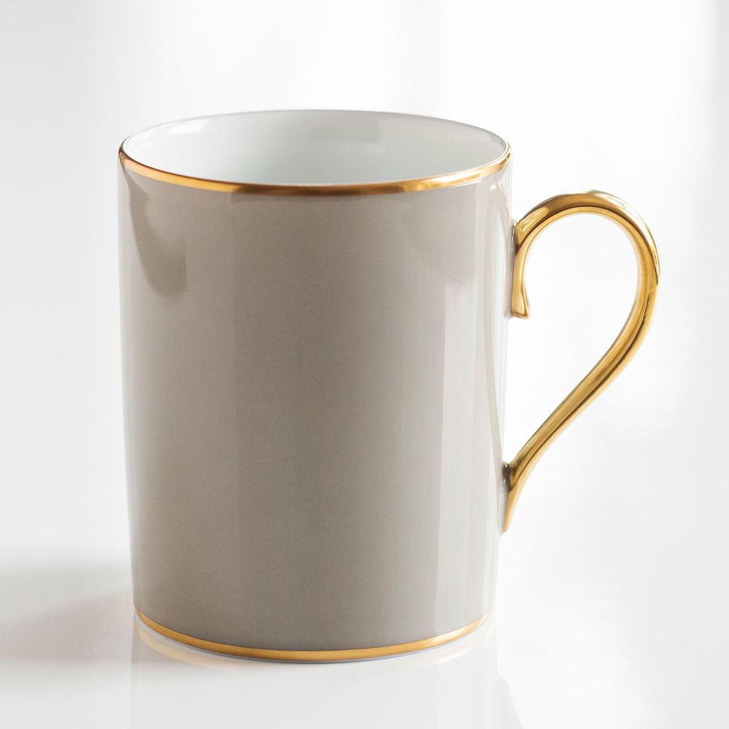 Porcelaine de Limoges Becher mit Golddekor Perlgrau Porcelaine de Limoges Becher mit Golddekor Perlgrau