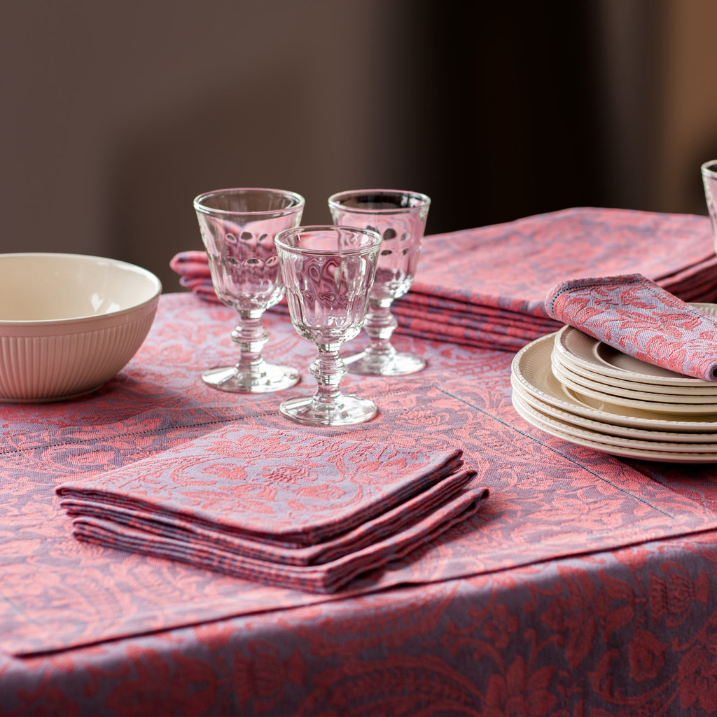 Donna di Coppe Tischdecke 140 x 140 cm Rosso - 3 Donna di Coppe Tischdecke 140 x 140 cm Rosso - 3