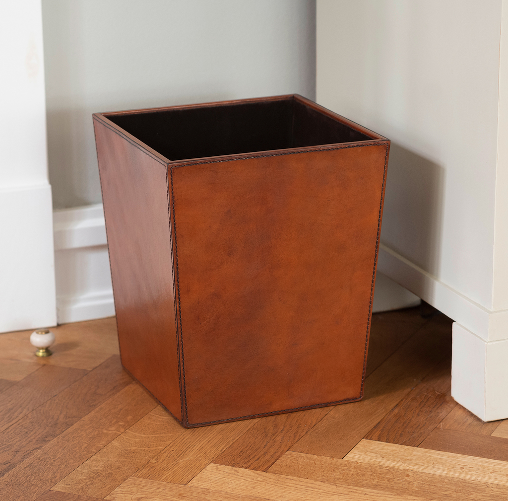 Papierkorb aus Leder - 2 Papierkorb aus Leder - 2