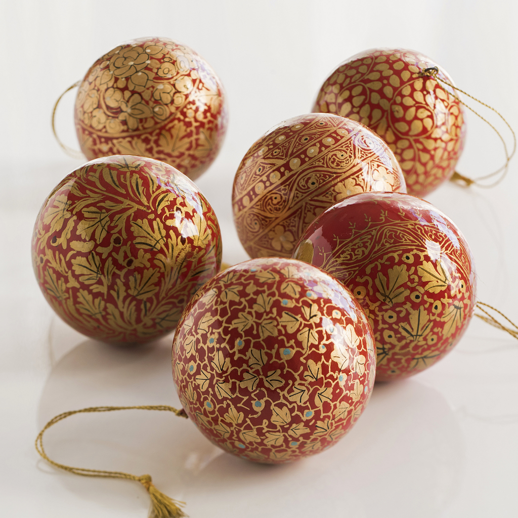 6 Papiermaché Christbaumkugeln Udhampur Rot und Gold 6 Papiermaché Christbaumkugeln Udhampur Rot und Gold
