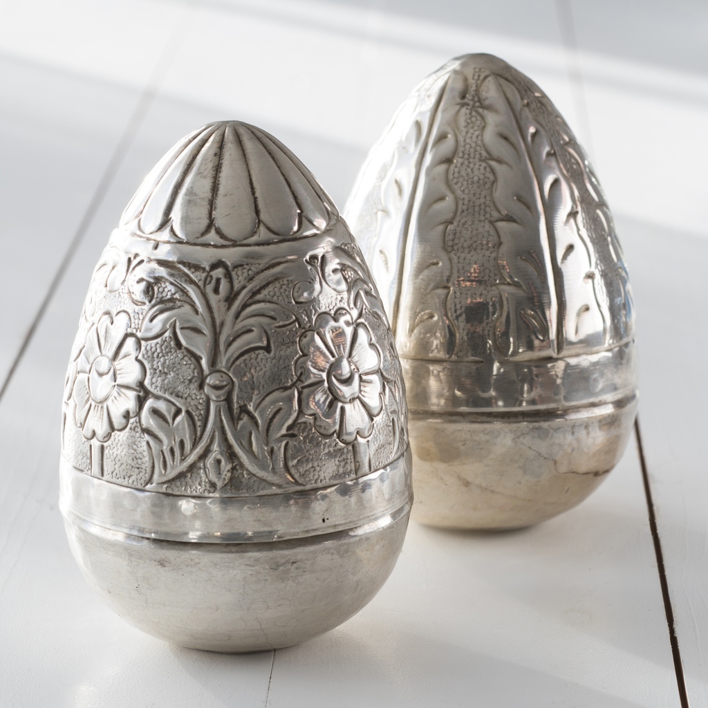 Versilberte Ostereier Set mit 2 großen Eiern Versilberte Ostereier Set mit 2 großen Eiern