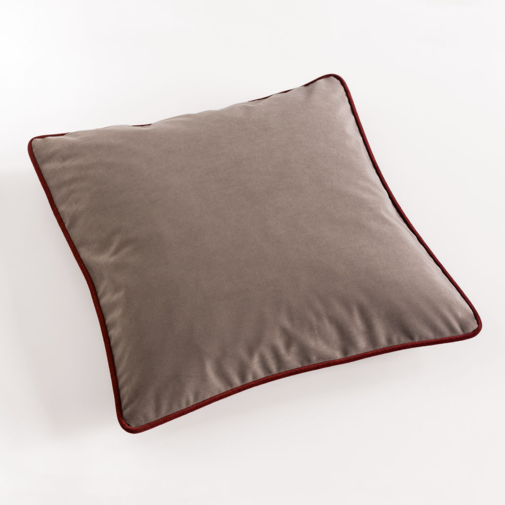 Samt-Kissenhülle Audrey mit Füllung Sand / Weinrot Samt-Kissenhülle Audrey mit Füllung Sand / Weinrot