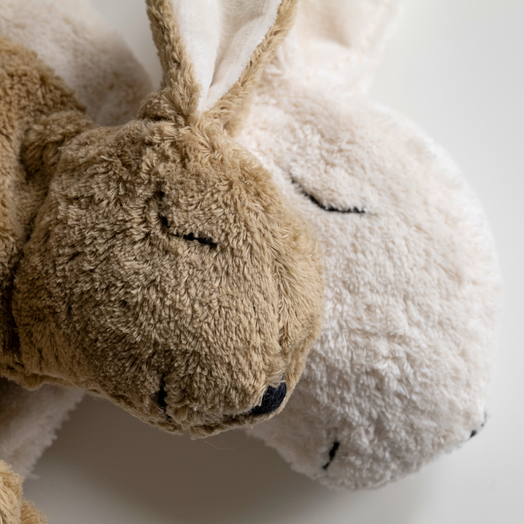 Großer weißer Kuschelhase von Senger mit Dinkelkissen - 2 Großer weißer Kuschelhase von Senger mit Dinkelkissen - 2