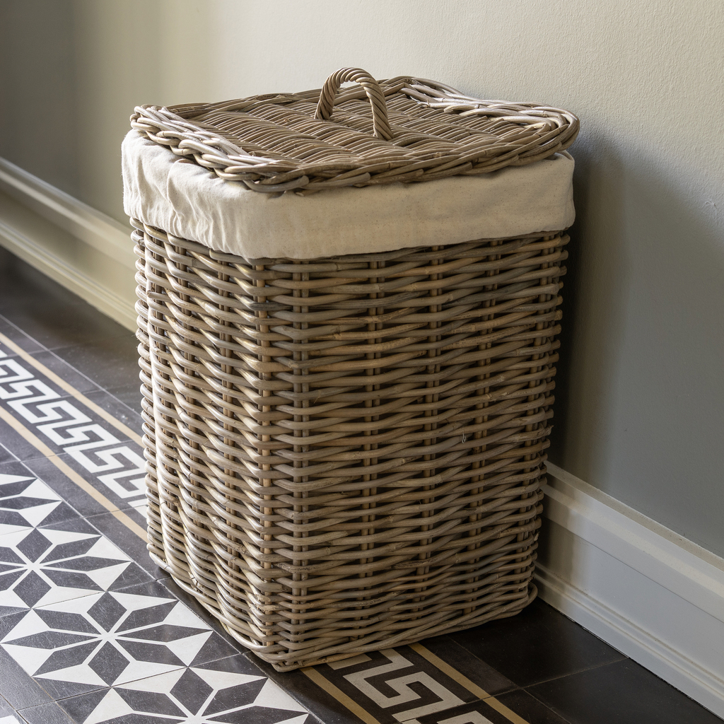 Wäschekorb aus Rattan