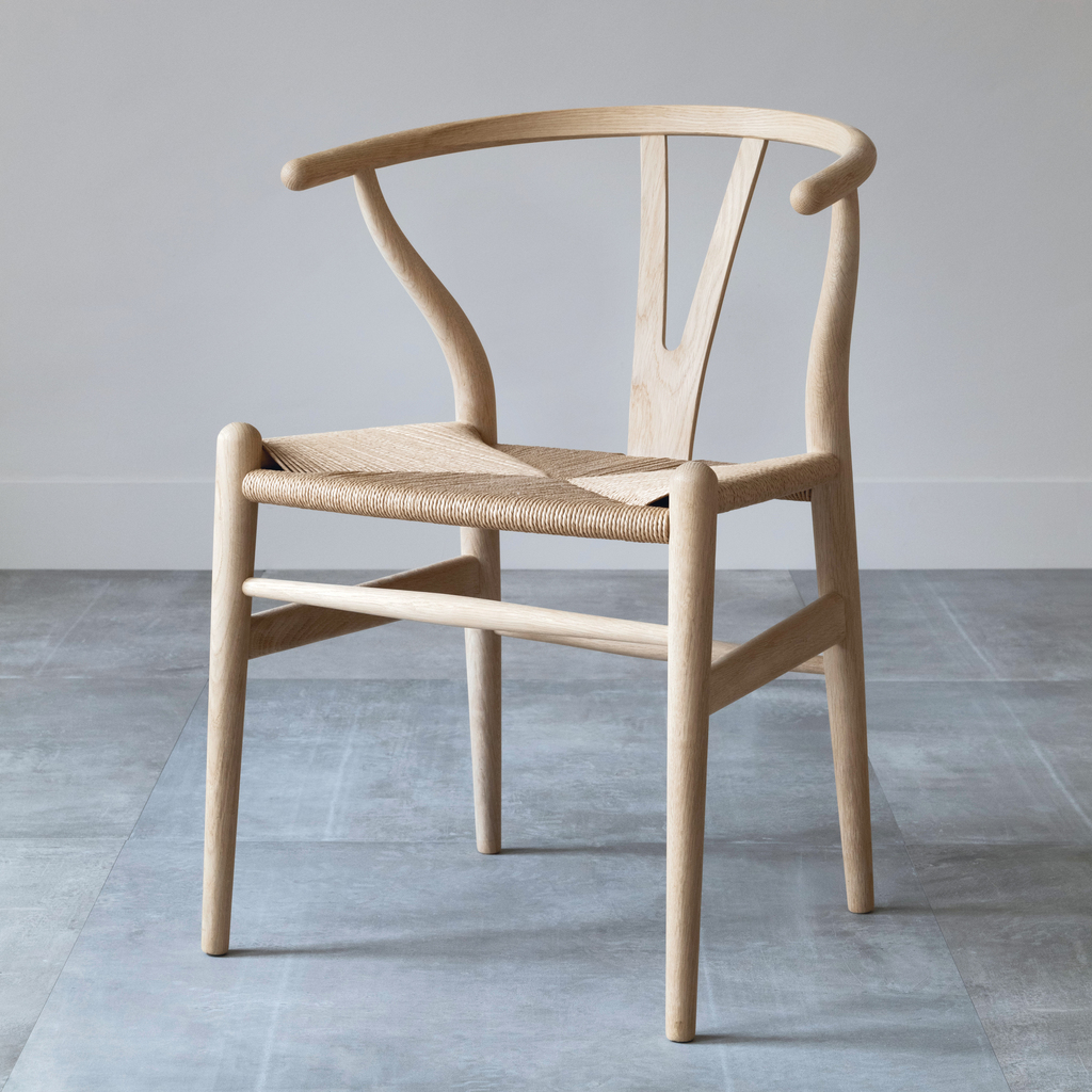The Wishbone Chair Eiche geseift The Wishbone Chair Eiche geseift
