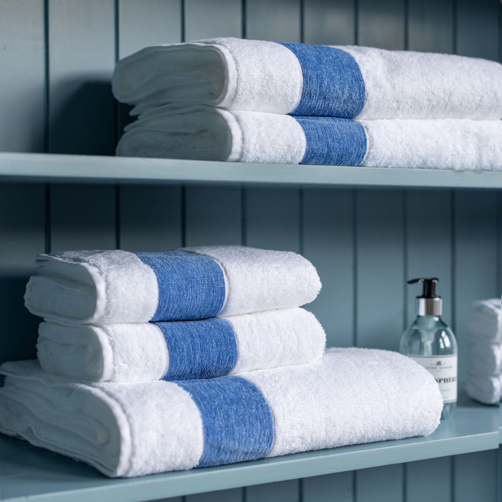 Handtuch mit Chenille-Bordüre Blau