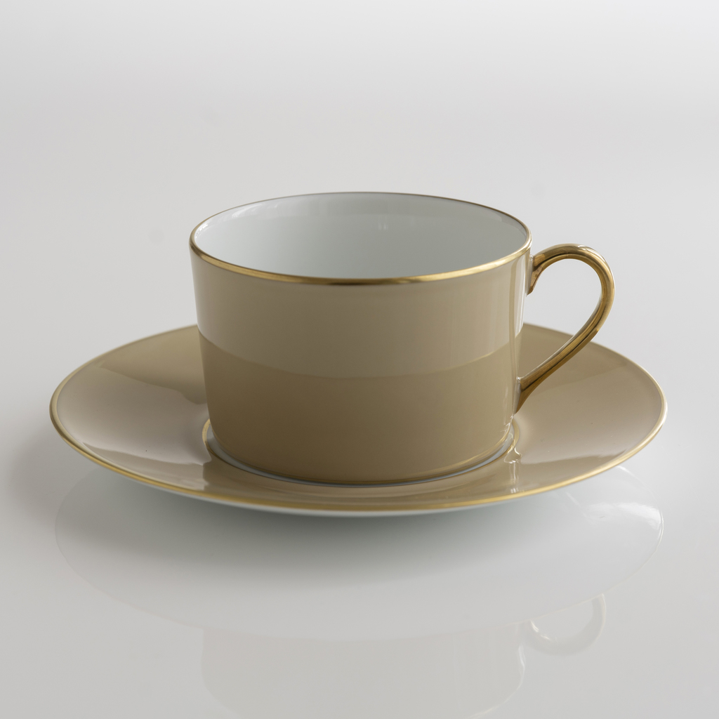 Porcelaine de Limoges Tasse mit Untertasse Beige