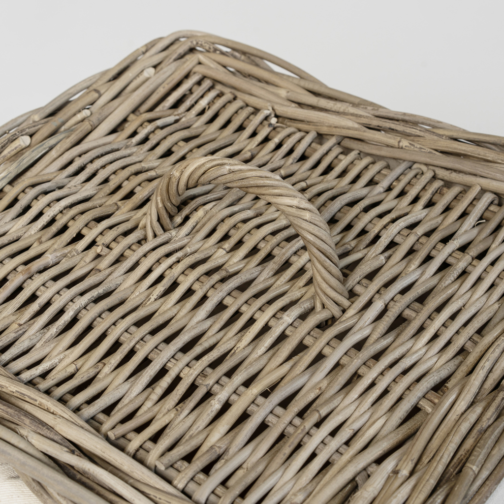 Wäschekorb aus Rattan