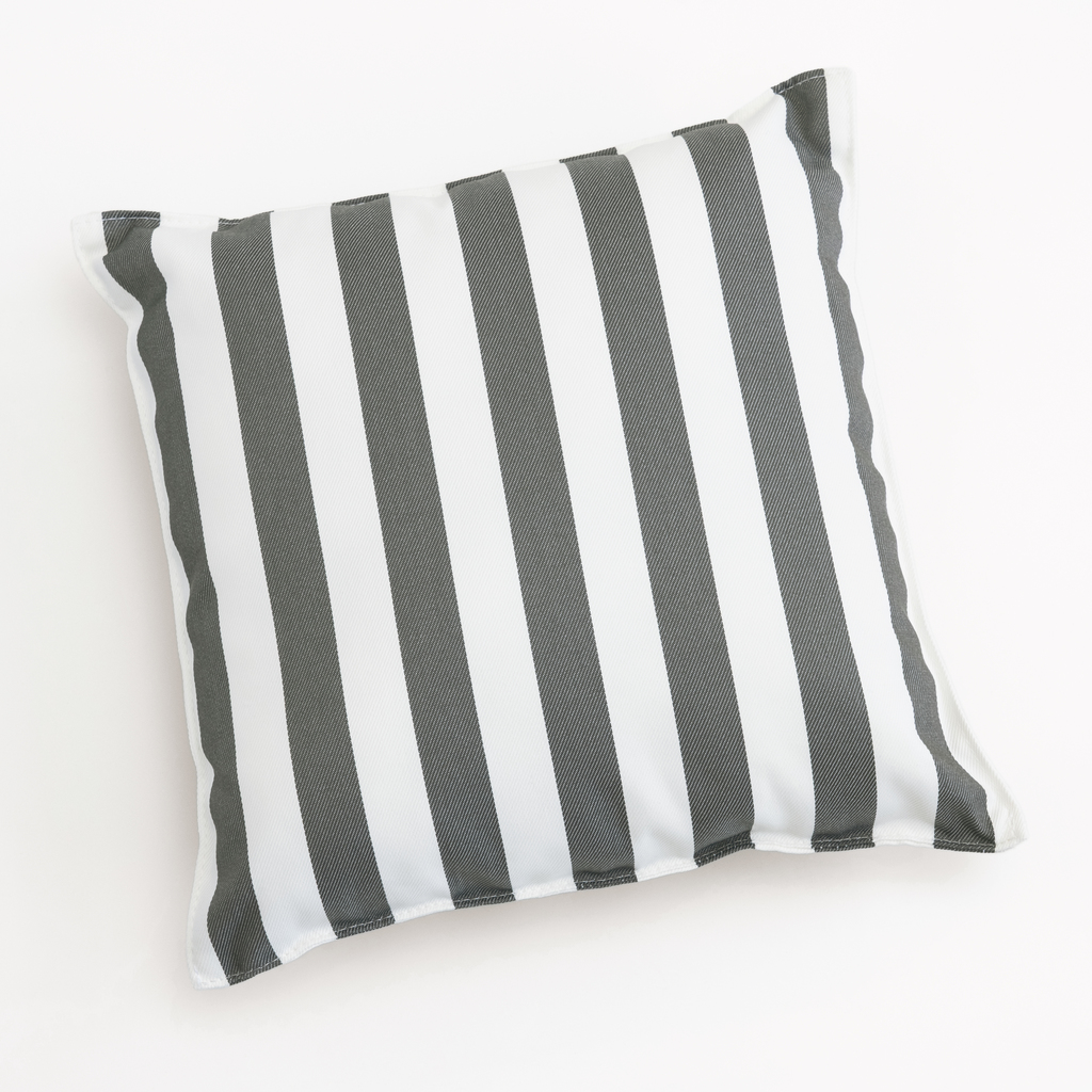 Gartenkissen Baltrum Anthrazit / Weiß gestreift Gartenkissen Baltrum Anthrazit / Weiß gestreift