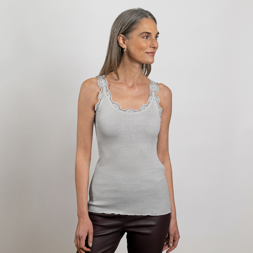 Rosemunde Seidentop mit Spitze Babette Grau XL Rosemunde Seidentop mit Spitze Babette Grau XL