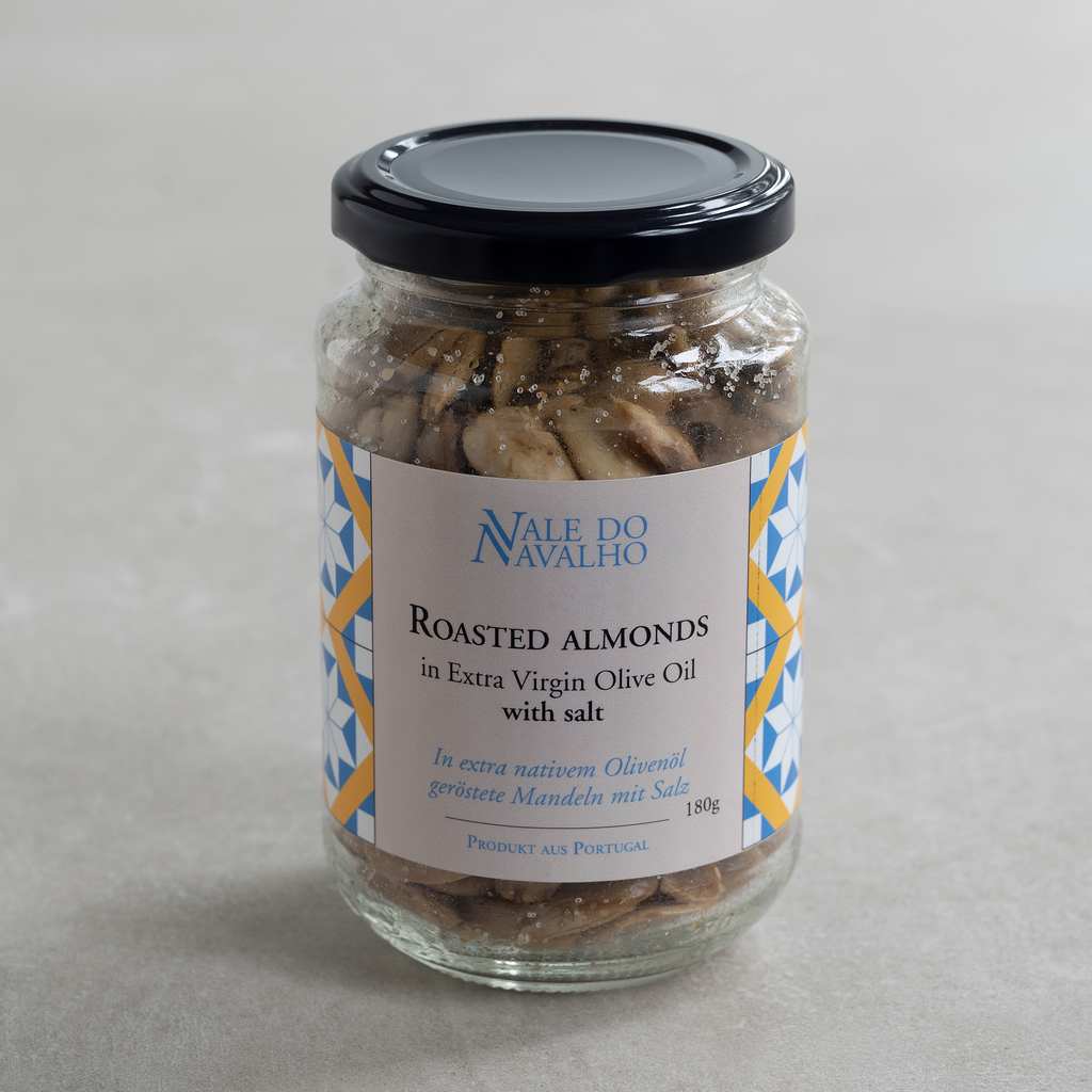 Geröstete Mandeln Olivenöl und Salz Geröstete Mandeln Olivenöl und Salz