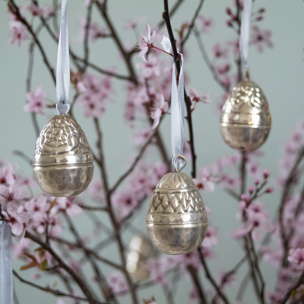 3 Osterei-Anhänger aus versilbertem Messing - 3 3 Osterei-Anhänger aus versilbertem Messing - 3