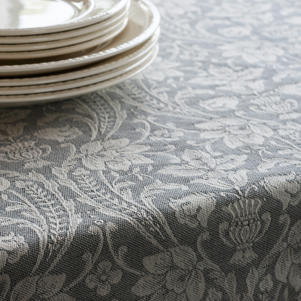 Donna di Coppe Tischdecke 140 x 140 cm Anthrazit Donna di Coppe Tischdecke 140 x 140 cm Anthrazit