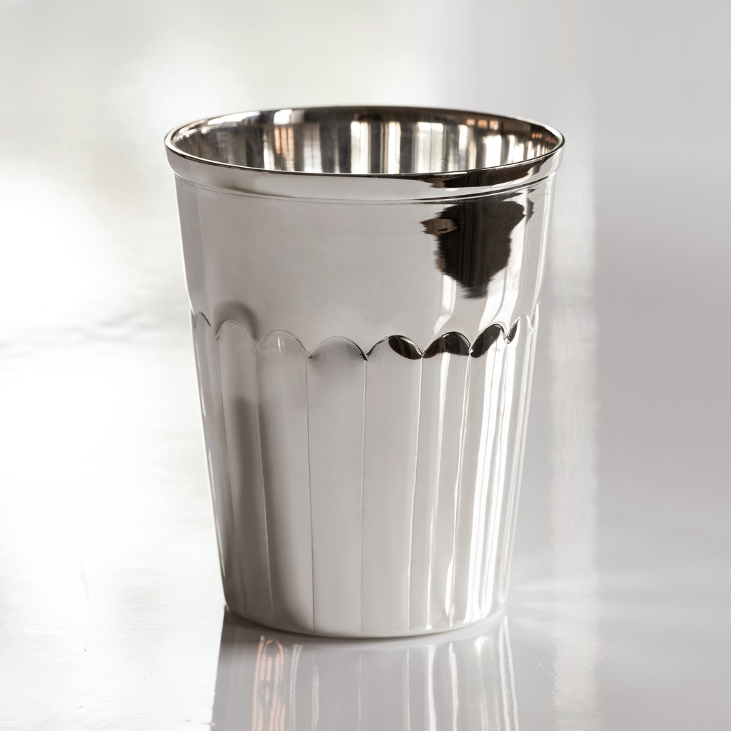 Getriebene Silberbecher Fluted Getriebene Silberbecher Fluted