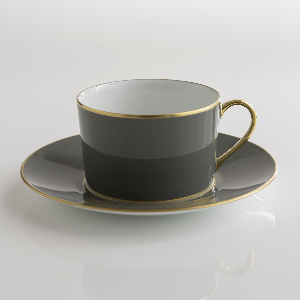 Porcelaine de Limoges Tasse mit Untertasse Mausgrau Porcelaine de Limoges Tasse mit Untertasse Mausgrau