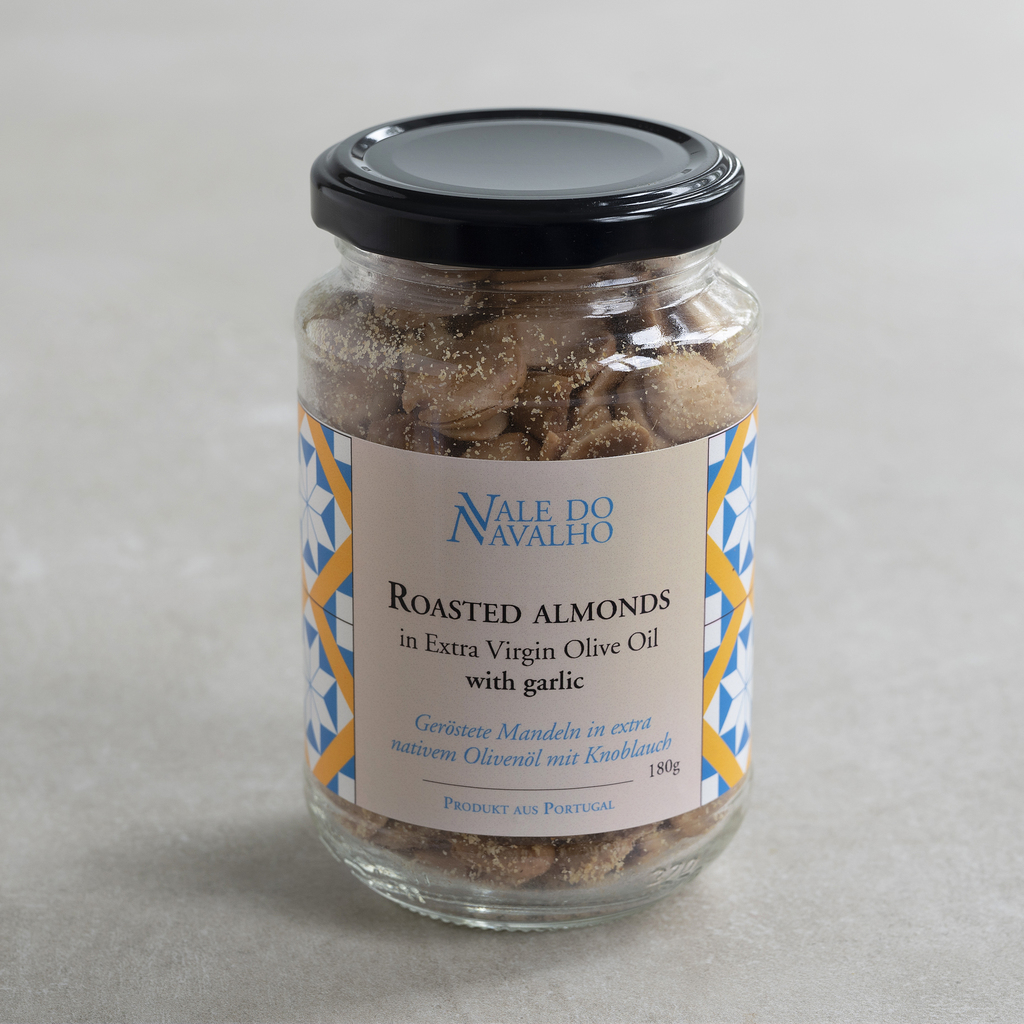Geröstete Mandeln Olivenöl und Knoblauch Geröstete Mandeln Olivenöl und Knoblauch