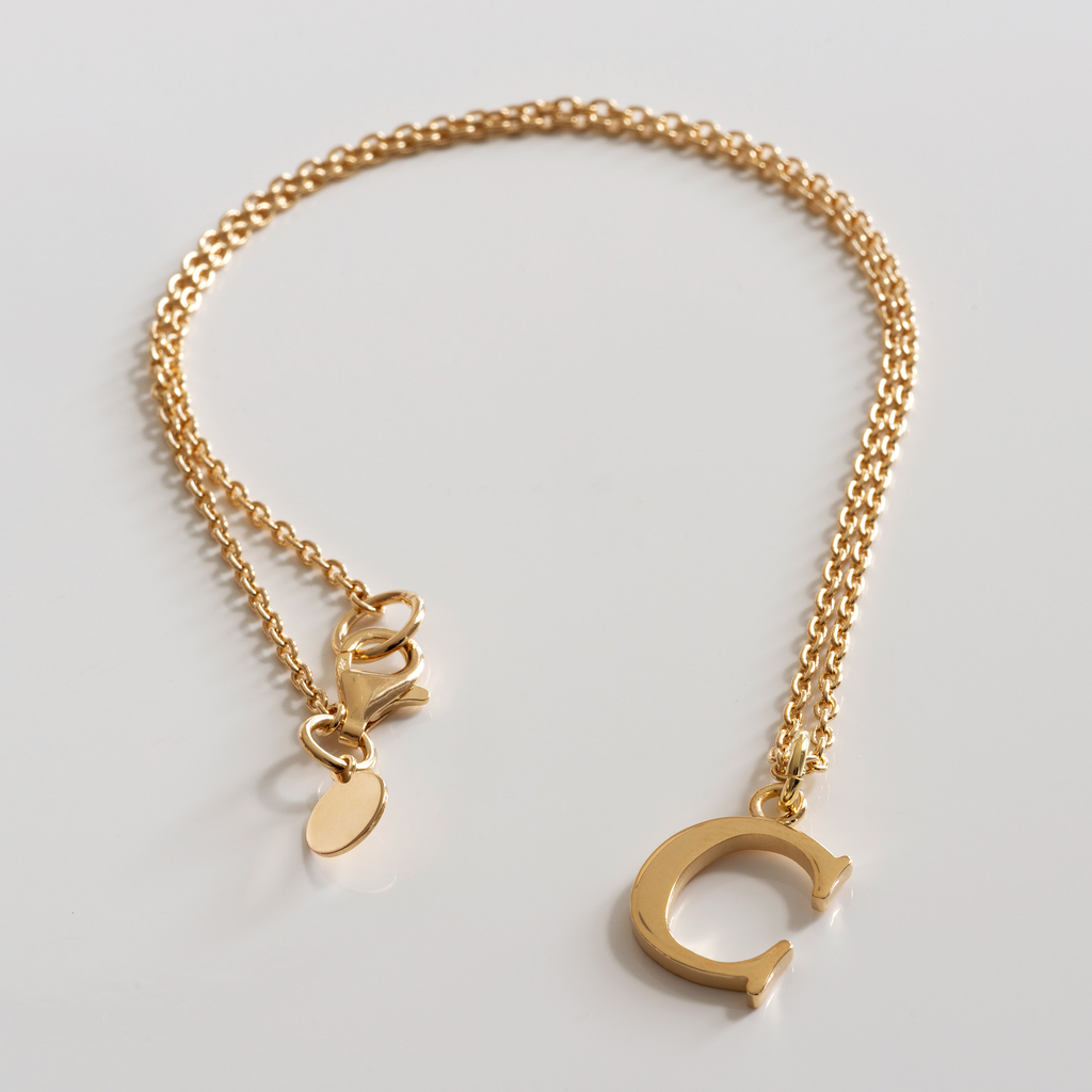 Marjana von Berlepsch Buchstabenkette Silber vergoldet C Marjana von Berlepsch Buchstabenkette Silber vergoldet C