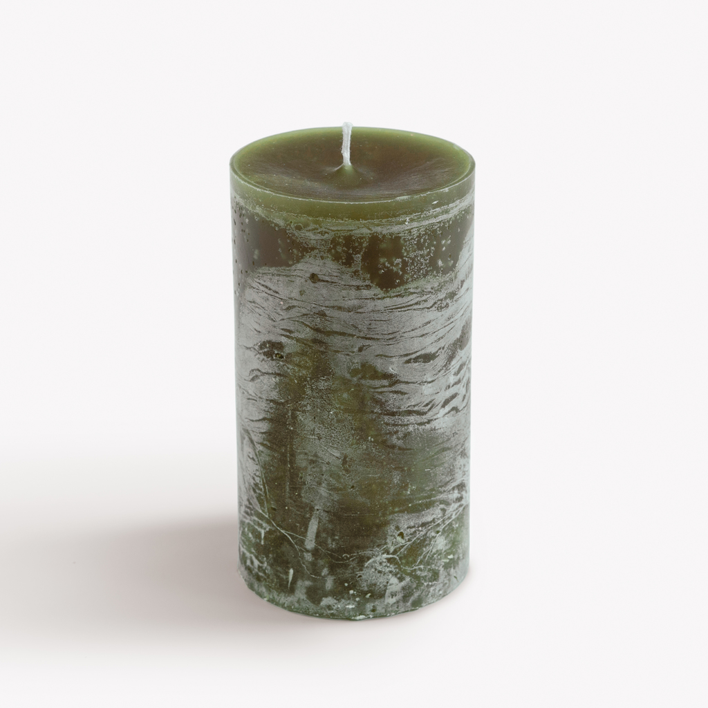 Stumpenkerze 8,6 x 15 cm Dunkelgrün Stumpenkerze 8,6 x 15 cm Dunkelgrün